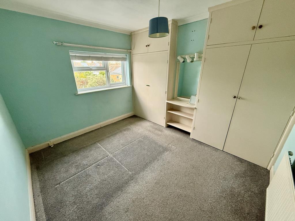 Lot: 135 - THREE-BEDROOM END-TERRACE HOUSE - Bedroom one